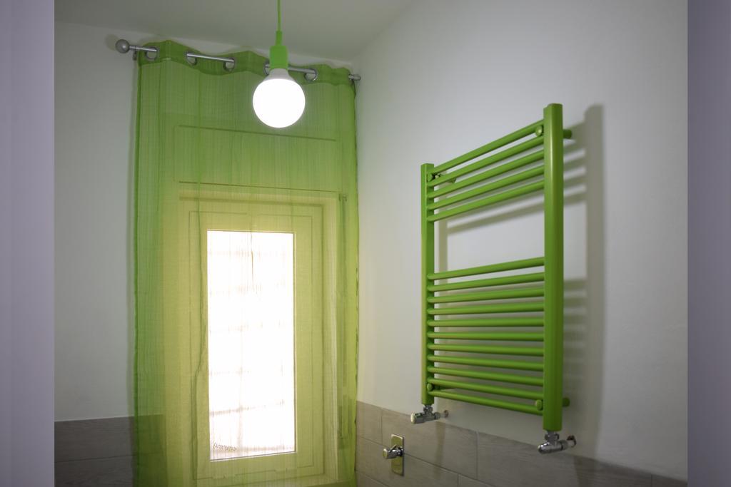 Shower Shows Marsala Room photo