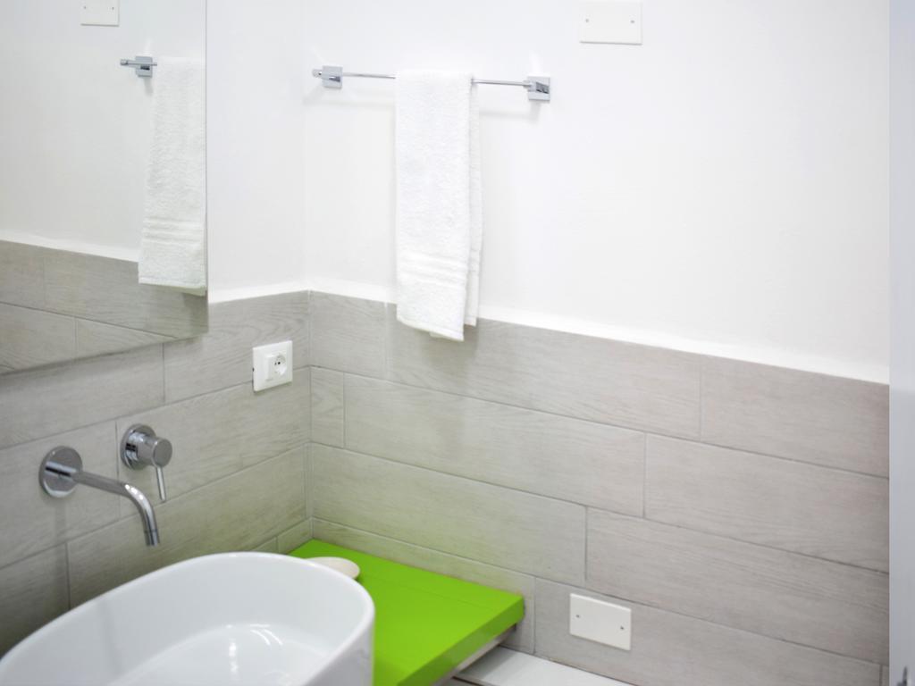 Shower Shows Marsala Exterior photo